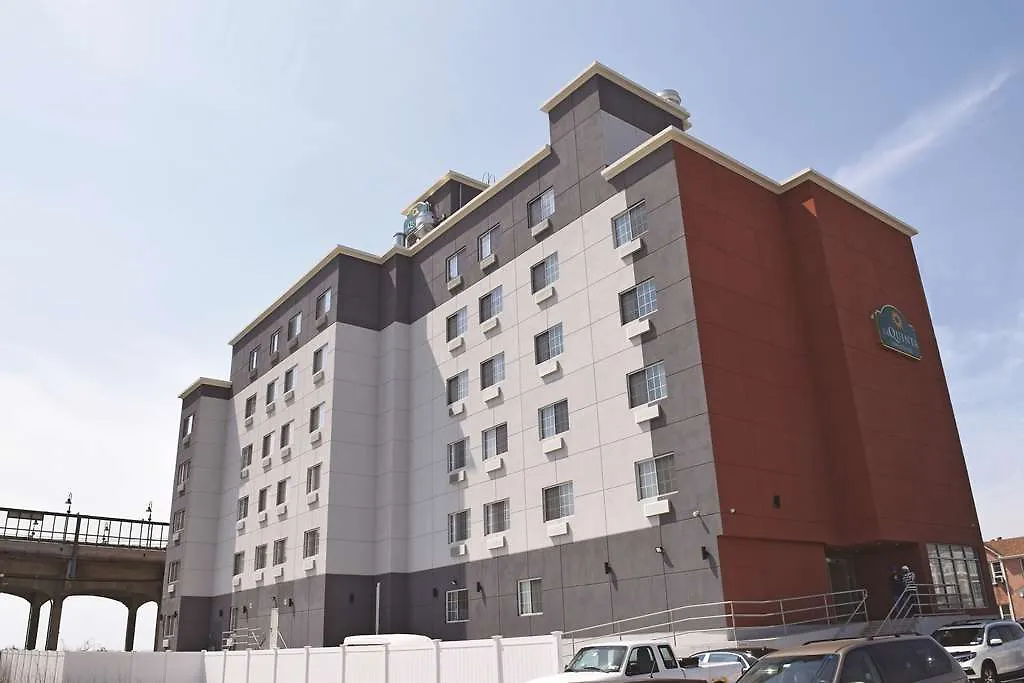 La Quinta Inn & Suites Far Rockaway - Beach Hotel ニューヨーク