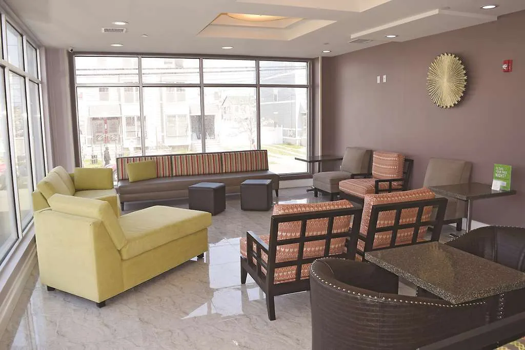 La Quinta Inn & Suites Far Rockaway - Beach Hotel ニューヨーク