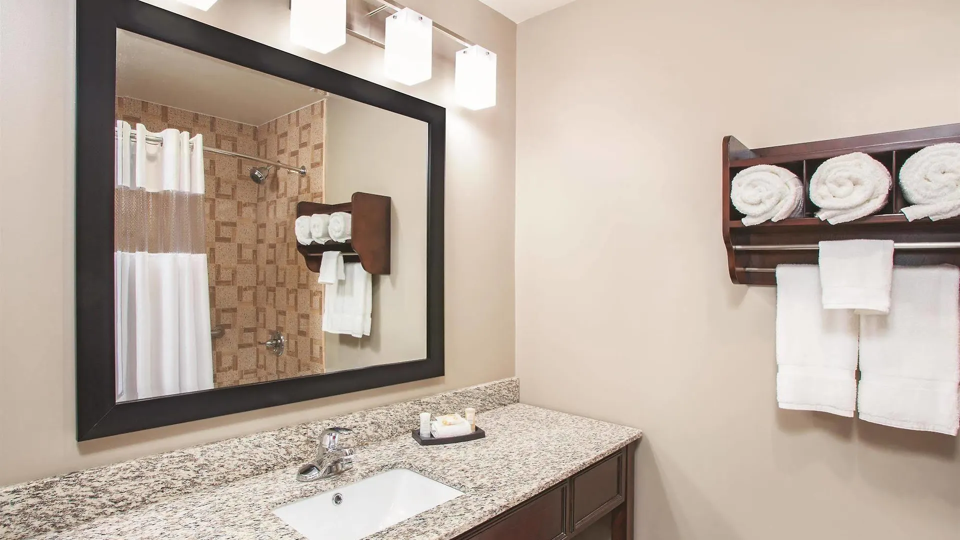 La Quinta Inn & Suites Far Rockaway - Beach Hotel ニューヨーク 2*,