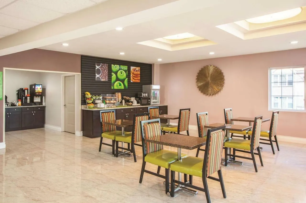 La Quinta Inn & Suites Far Rockaway - Beach Hotel ニューヨーク 2*,  米国